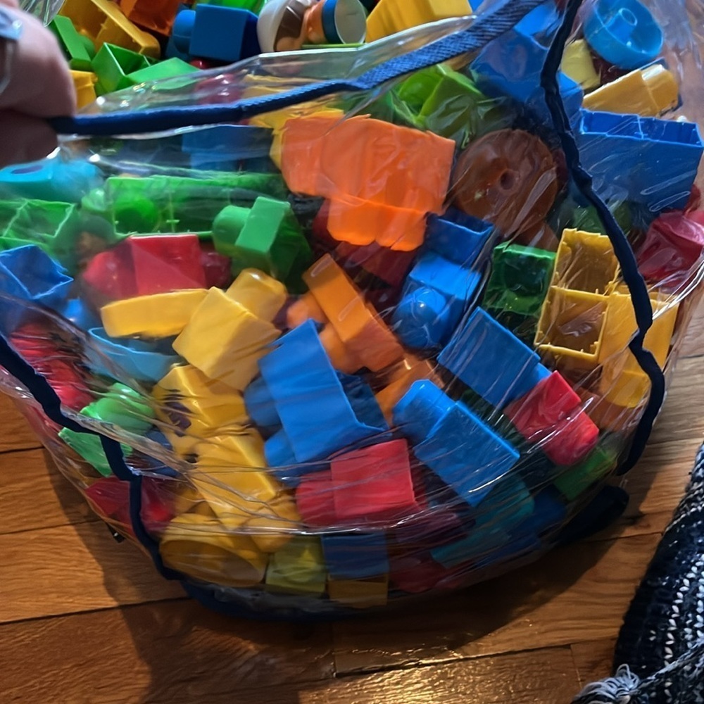 Huge MEGA BLOKS blocks bundle 250+ pieces different colors shapes and sizes. - Picture 5 of 6